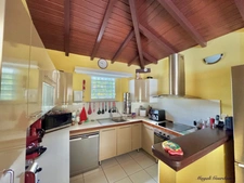 A VENDRE VILLA MEUBLÉE & TOTALEMENT EQUIPEE AVEC PISCINE – EMPLACEMENT PREMIUM