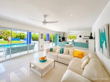 A VENDRE – SAINT-FRANÇOIS – VILLA AVEC PISCINE, GÎTE INDÉPENDANT ET AUTONOMIE ÉLECTRIQUE