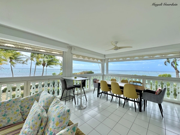 A VENDRE – APPARTEMENT T3 D'EXCEPTION EN BORD DE MER - SAINT FRANCOIS