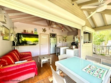 A VENDRE - BUNGALOW ENTIEREMENT MEUBLE ET EQUIPE AVEC TERRAIN DE 575M2 – SAINT FRANCOIS
