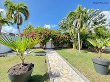 FOR SALE MAGNIFICENT VILLA AND ITS ANNEXES - SAINT FRANCOIS