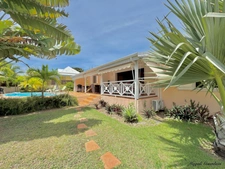 A VENDRE VILLA MEUBLÉE & TOTALEMENT EQUIPEE AVEC PISCINE – EMPLACEMENT PREMIUM