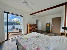 À VENDRE – SAINT-FRANÇOIS – VILLA RÉCENTE 140 M² – 3 CHAMBRES – PISCINE – AUTONOMIE EAU & ÉLECTRICITÉ
