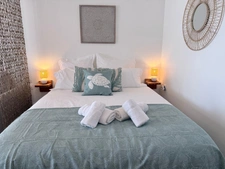A VENDRE - ENSEMBLE RARE DE 2 STUDIOS COMMUNICANTS – BORD DE MER SAINTE ANNE