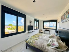 EN EXCLUSIVITE - A VENDRE - PROPRIETE D'EXCEPTION AVEC VUE MER ET POTENTIEL LOCATIF REMARQUABLE - SAINTE ANNE