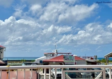 MURS COMMERCIAUX AVEC GALERIE COUVERTE ET TERRASSE PRIVATIVE À VENDRE – SAINT-FRANÇOIS
