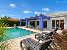 A VENDRE – SAINT-FRANÇOIS – VILLA AVEC PISCINE, GÎTE INDÉPENDANT ET AUTONOMIE ÉLECTRIQUE