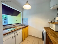 À VENDRE – BUNGALOW MEUBLÉ À MOINS DE 100 MÈTRES DU LAGON – LA COULÉE, SAINT-FRANÇOIS