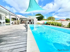 FOR SALE MAGNIFICENT VILLA AND ITS ANNEXES - SAINT FRANCOIS