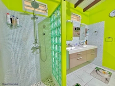 A VENDRE VILLA MEUBLÉE & TOTALEMENT EQUIPEE AVEC PISCINE – EMPLACEMENT PREMIUM