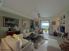 A VENDRE - TRIPLEX PRESTIGE – RÉNOVÉ – VUE MER INCROYABLE – ACCÈS PLAGE À PIED - SAINT FRANCOIS