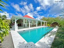 A VENDRE SAINT-FRANÇOIS | MAISON COLONIALE DE CARACTÈRE – PISCINE – JARDIN PATRIMONIAL