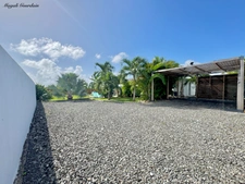 A VENDRE - EXCEPTIONNELLE VILLA CONTEMPORAINE AVEC STUDIO – SAINT-FRANÇOIS