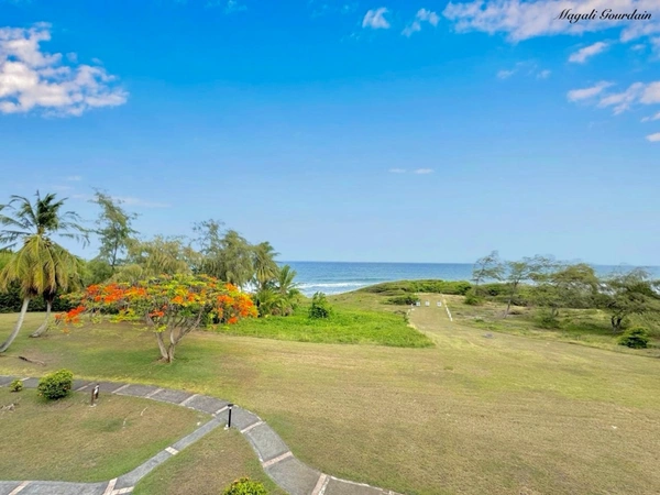 A VENDRE - VUE MER A COUPER LE SOUFFLE – MAGNIFIQUE T3 EN PREMIERE LIGNE - SAINTE ANNE