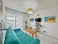 EN EXCLUSIVITE - A VENDRE STUDIO RÉNOVÉ AVEC TERRASSE, PARKING PRIVÉ ET PLAGES À PIED - LE MOULE