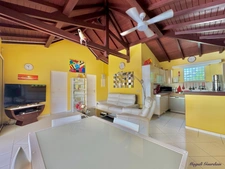 A VENDRE VILLA MEUBLÉE & TOTALEMENT EQUIPEE AVEC PISCINE – EMPLACEMENT PREMIUM