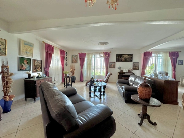 EN EXCLUSIVITÉ – VILLA DE CARACTÈRE AVEC VUE PANORAMIQUE – SAINT-FRANÇOIS