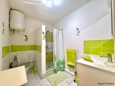 EXCLUSIVITÉ – VILLA AVEC 3 GITES A FORT POTENTIEL LOCATIF – QUARTIER RECHERCHE DE SAINTE ANNE