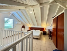 À VENDRE – BUNGALOW MEUBLÉ À MOINS DE 100 MÈTRES DU LAGON – LA COULÉE, SAINT-FRANÇOIS