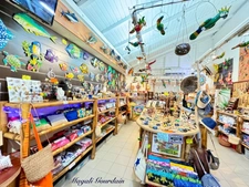 SAINTE ANNE - EN EXCLUSIVITE BOUTIQUE AU COEUR DU MARCHE ARTISANAL