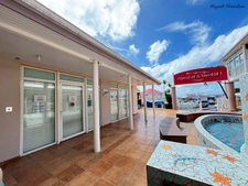 MURS COMMERCIAUX AVEC GALERIE COUVERTE ET TERRASSE PRIVATIVE À VENDRE – SAINT-FRANÇOIS