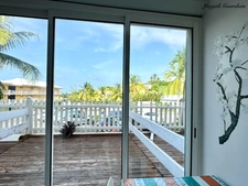 EN EXCLUSIVITÉ – LE MOULE - GRAND STUDIO MEUBLÉ – REZ-DE-CHAUSSÉE – PETITE VUE MER