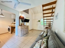 À VENDRE – BUNGALOW MEUBLÉ À MOINS DE 100 MÈTRES DU LAGON – LA COULÉE, SAINT-FRANÇOIS