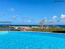 EN EXCLUSIVITE - A VENDRE - PROPRIETE D'EXCEPTION AVEC VUE MER ET POTENTIEL LOCATIF REMARQUABLE - SAINTE ANNE