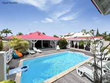 FOR SALE MAGNIFICENT VILLA AND ITS ANNEXES - SAINT FRANCOIS