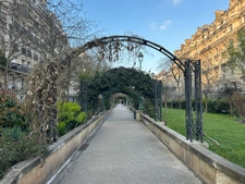 PARIS 17EME Pereire-Ternes - 2 pièces - Ascenseur - Calme - sans vis à vis - Cave - 