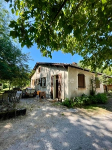 À vendre – Maison de campagne 5 pièces, 121 m² sur 7000² de terrain avec dépendances – Montricoux (82)