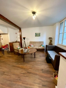 Maison à vendre en pierre 5 pièces, rénovée avec charme en plein cœur de Puylaroque (82)