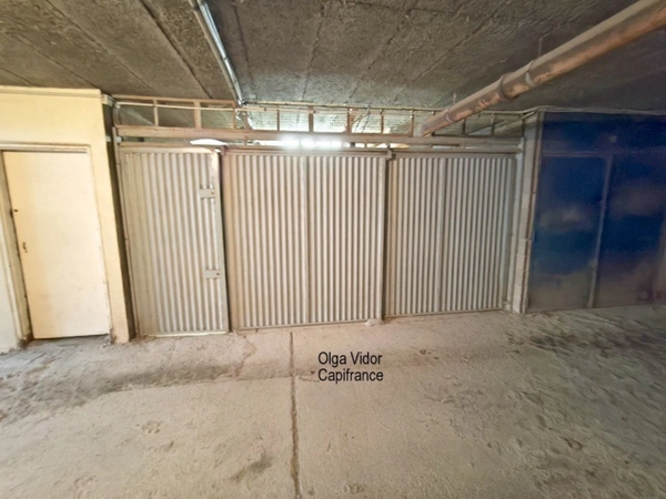 RARE SUR LE MARCHE - DOUBLE GARAGE  AVEC ACCES SECURISE - CENTRE PORT -LE CAP D'AGDE (34)