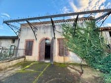 Ancien immeuble à rénover de 410 m² avec jardin et parking privatif – Larrazet (82)