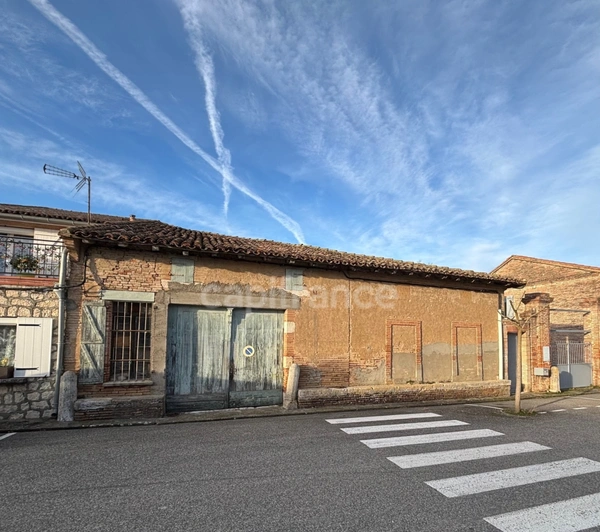 Grange à Rénover de 360M2 au coeur d'un village près de Beaumont-de-Lomagne (82)
