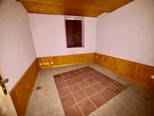 Ancien immeuble à rénover de 410 m² avec jardin et parking privatif – Larrazet (82)