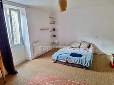 Maison à vendre en pierre 5 pièces, rénovée avec charme en plein cœur de Puylaroque (82)