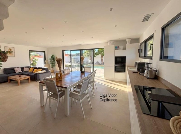 Dpt  (), à vendre  GRAU D'AGDE  villa P6  195 m² avec piscine, garage, suites parentales