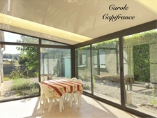Maison 3 chambres avec jardin, véranda et garage.