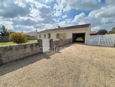 Maison à vendre 4 pièces LE CHAY (17) - Plain pied - 3 chambres - Garage