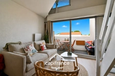 Renovated 2-room apartment for sale in MESCHERS SUR GIRONDE (17) with balcony, close to shops and beaches