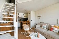 Renovated 2-room apartment for sale in MESCHERS SUR GIRONDE (17) with balcony, close to shops and beaches