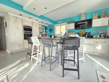 Maison à vendre 6 pièces ROYAN (17) - 4 chambres - Piscine - Garage - Terrain de 1129m²