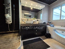 House for sale in Royan (17), 6 rooms - 4 bedrooms - Swimming pool - Garage - 1129m² plot