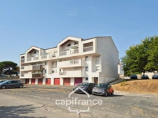 Renovated 2-room apartment for sale in MESCHERS SUR GIRONDE (17) with balcony, close to shops and beaches