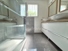 Maison à vendre 4 pièces CHAILLEVETTE (17) - 3 chambres - Terrain de 614m²