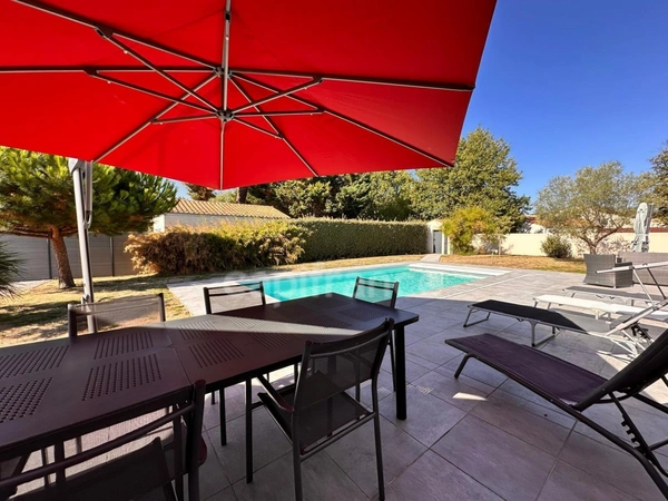 Maison à vendre 5 pièces LES MATHES (17) - Terrain de 1278m² - Piscine - Grand garage 