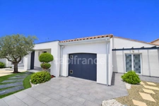 Single-story house for sale, 5 rooms, SAINT GEORGES DE DIDONNE (17) - Swimming pool - Garage 