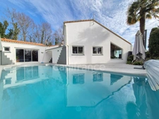 Maison à vendre 6 pièces ROYAN (17) - 4 chambres - Piscine - Garage - Terrain de 1129m²