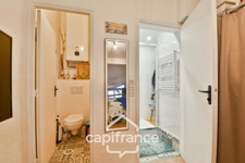 Renovated 2-room apartment for sale in MESCHERS SUR GIRONDE (17) with balcony, close to shops and beaches